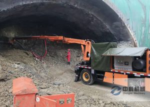 隧道混凝土湿喷台车施工现场