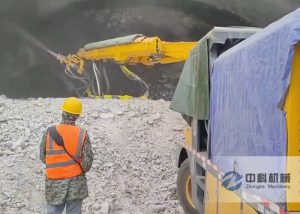 隧道用混凝土湿喷台车施工视频